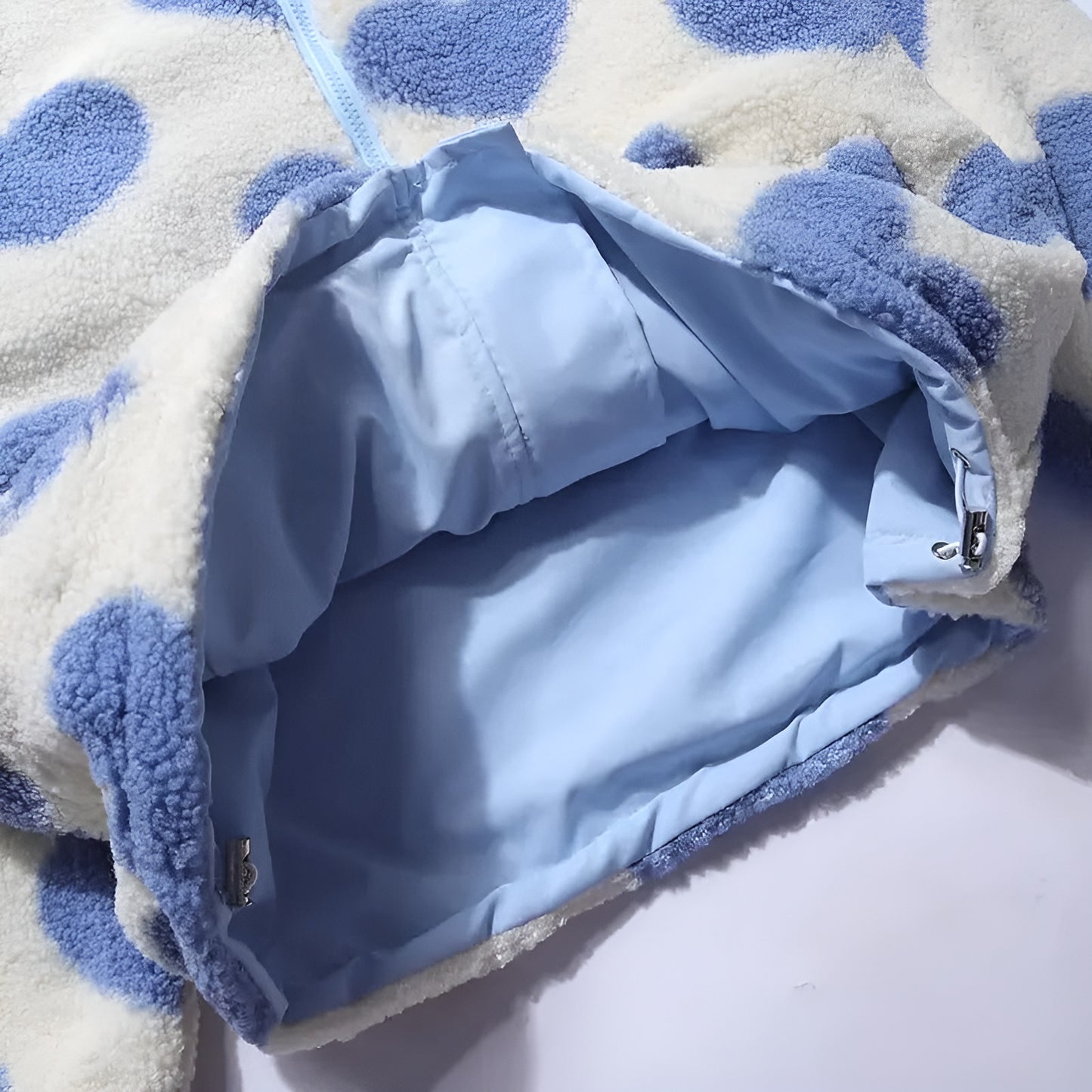 Kata | Chaqueta Reversible Suave con Estampado de Corazones