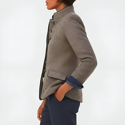 Iria | Chaleco Elegante Estructurado – El Detalle que Transforma Todo